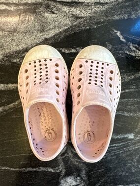 Natives Pink Girls size toddler 5 (C5)